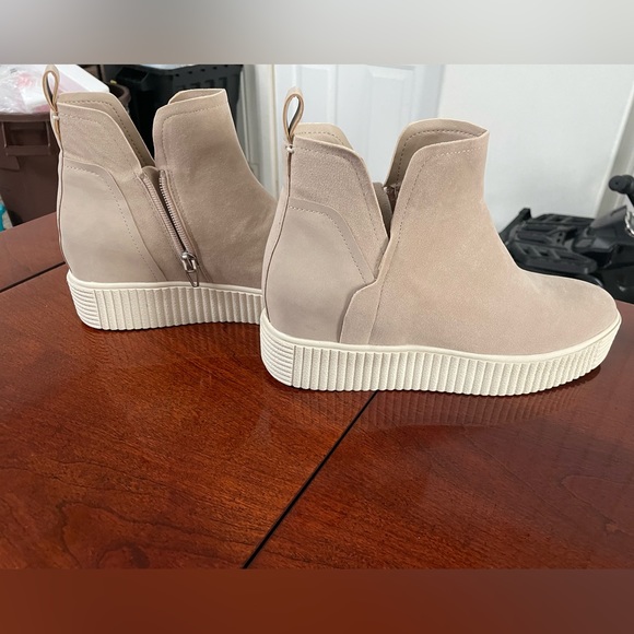 Dolce Vita platform sneakers - Picture 2 of 2